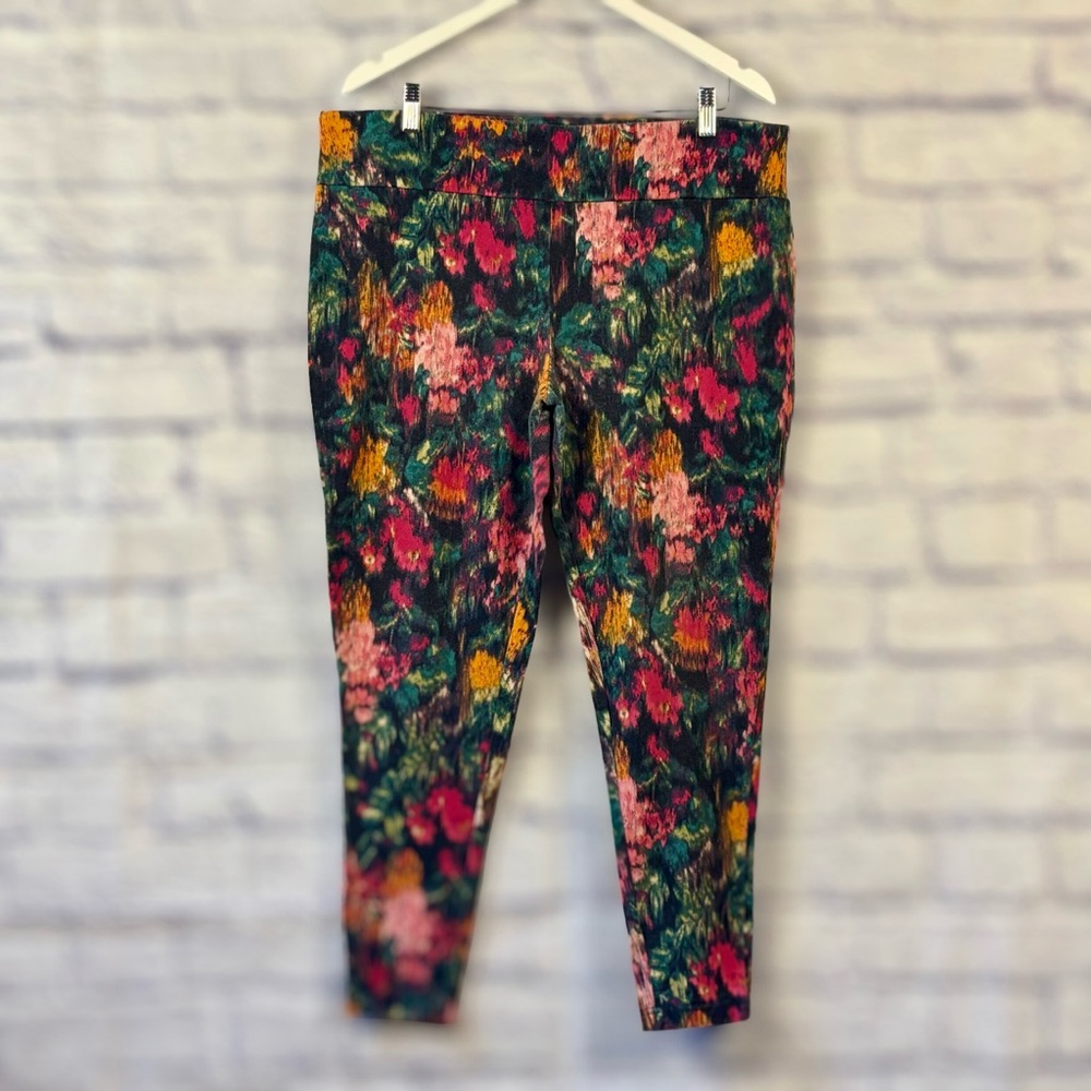 Terra & Sky 7/8 Length Black Leggings with Abstract Floral Design